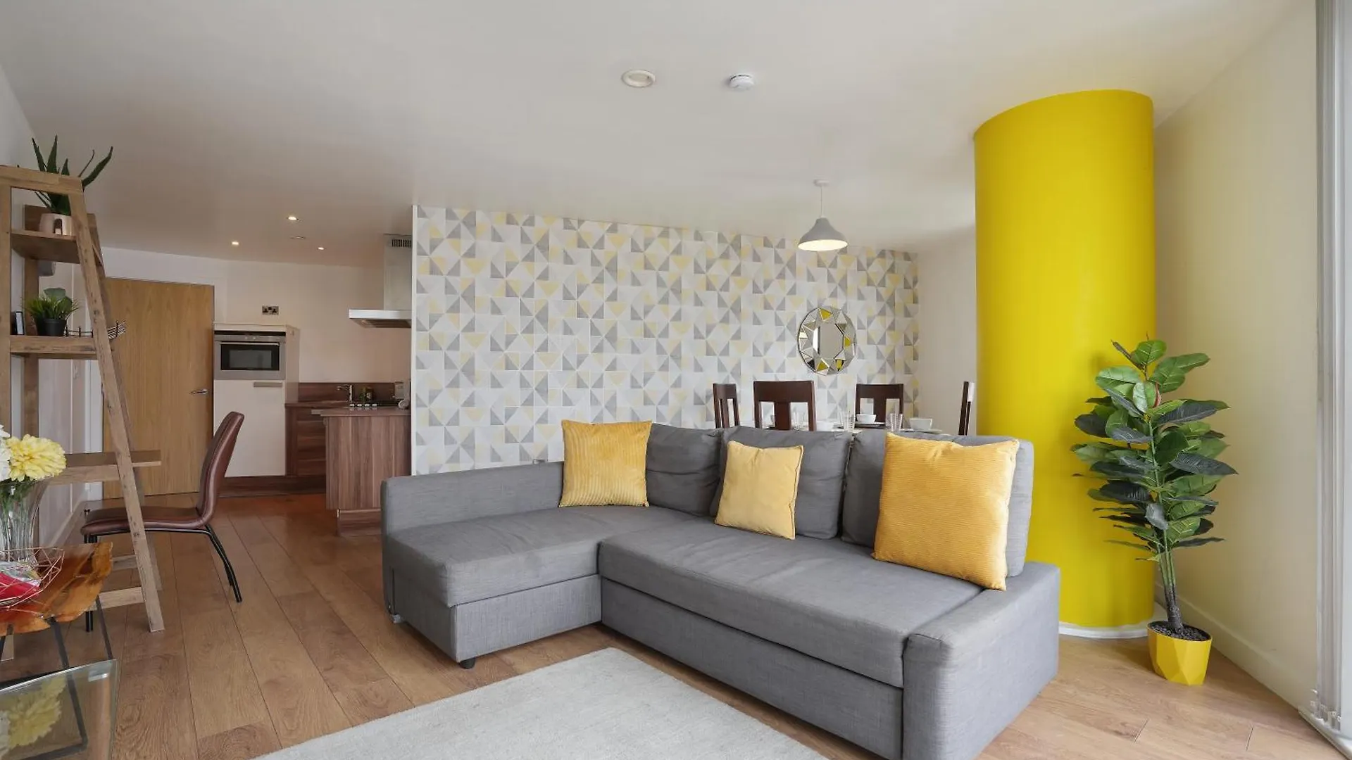 Spacious 2 Bed Apt 98 - City Centre, Great Views & Free Netflix - Hosted By Stay Host Save 谢菲尔德 公寓